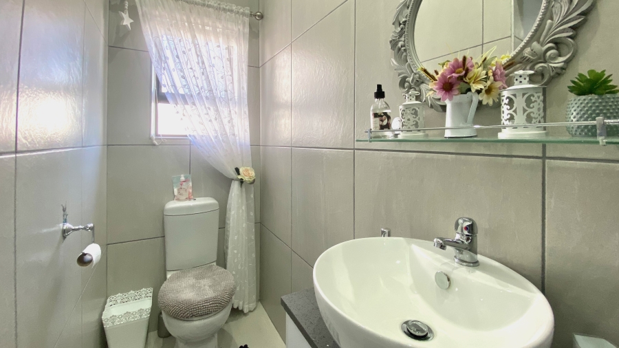 3 Bedroom Property for Sale in Atlantic Shores Beachfront Estate Western Cape